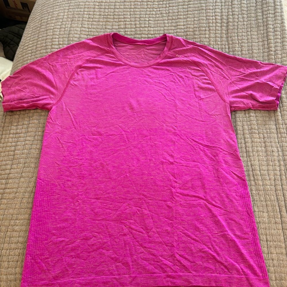 Lululemon men’s metal vent tech tshirt